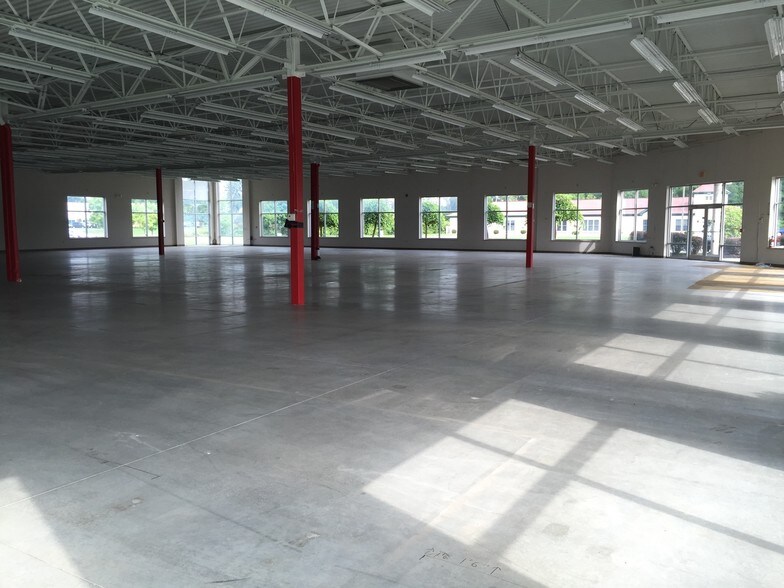 3794 Commerce Ct, North Tonawanda, NY à louer - Photo du bâtiment - Image 2 de 2