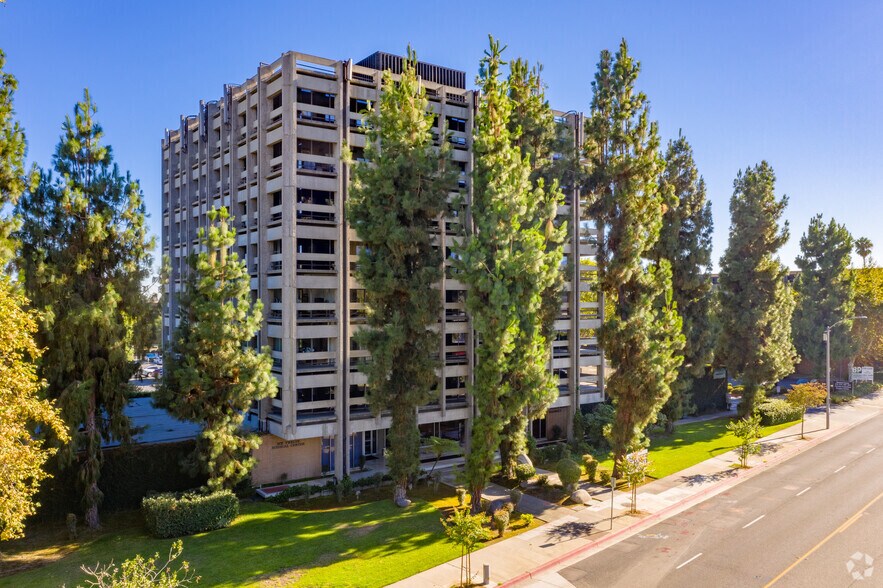 612 W Duarte Rd, Arcadia, CA à louer - Photo du bâtiment - Image 3 de 7