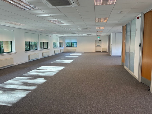 1 Carradale Cres, Cumbernauld for lease - Building Photo - Image 2 of 5