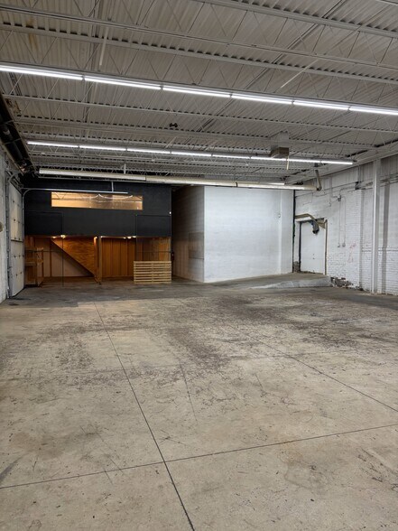 2285 Scranton Rd, Cleveland, OH à louer - Photo intérieure - Image 3 de 3