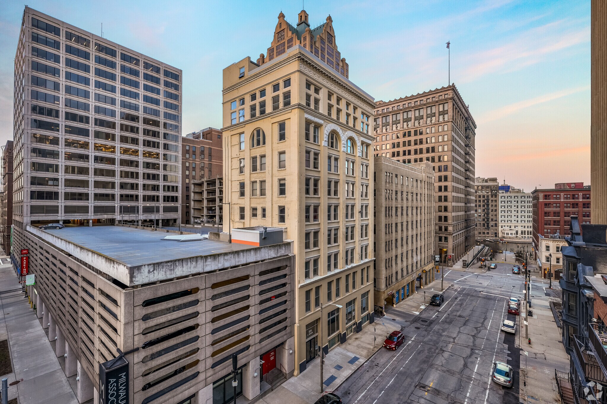 225 E Mason St, Milwaukee, WI à vendre Photo principale- Image 1 de 42