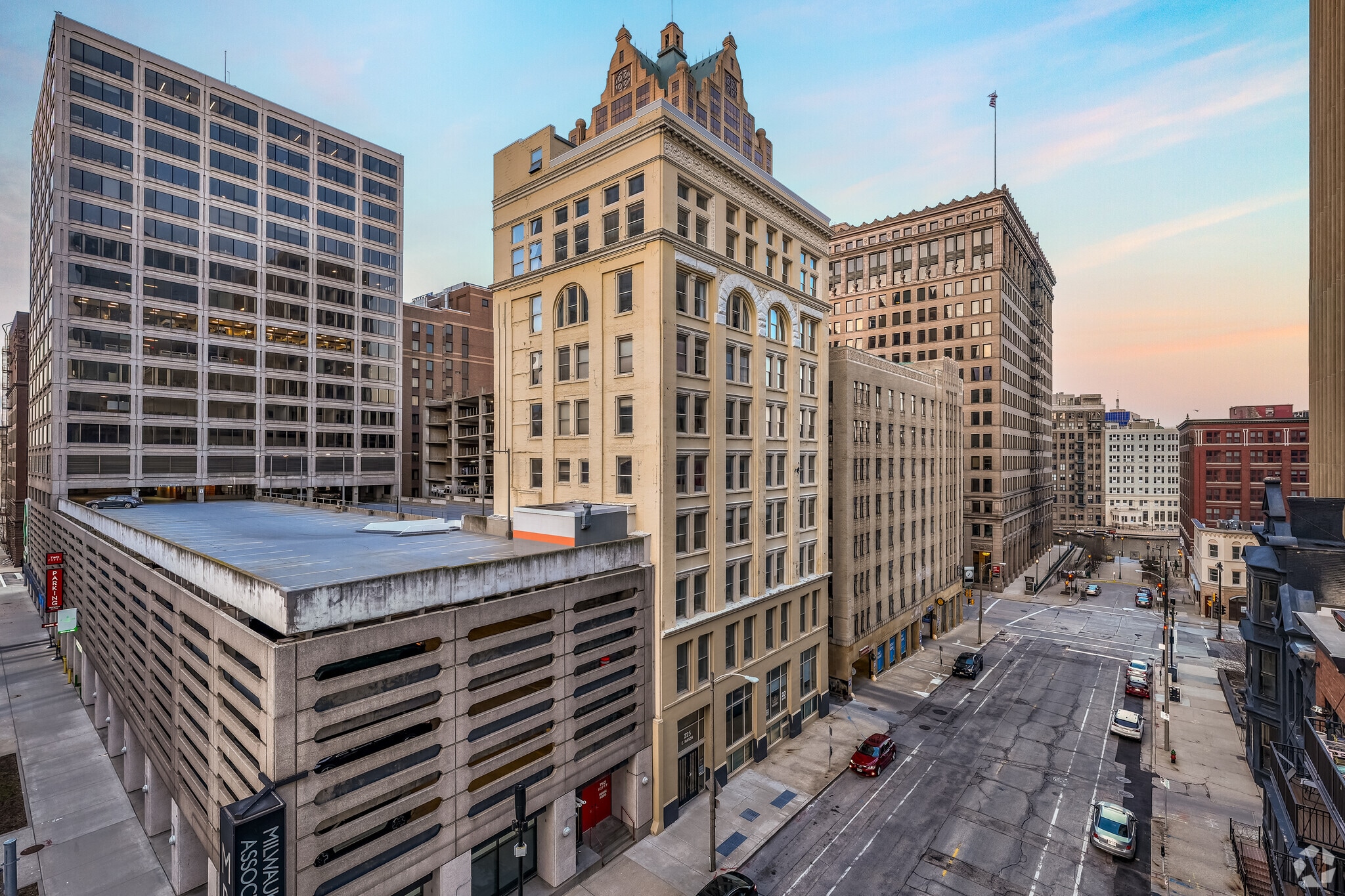 225 E Mason St, Milwaukee, WI for sale Primary Photo- Image 1 of 42