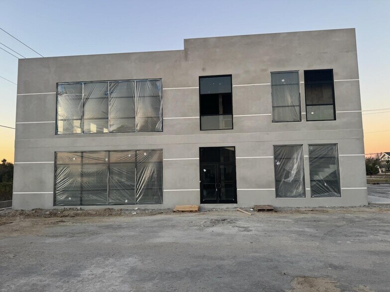 14230 Metropolis Ave, Fort Myers, FL à louer - Photo du bâtiment - Image 1 de 3