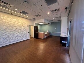 55-75 S Valle Verde Dr, Henderson, NV for lease Building Photo- Image 2 of 3