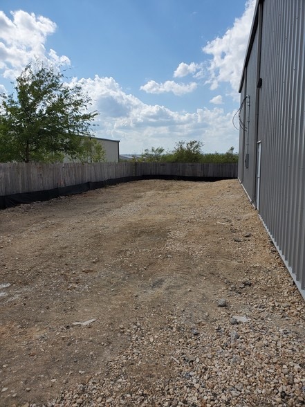 641 Commercial Dr, Buda, TX for lease - Building Photo - Image 2 of 9