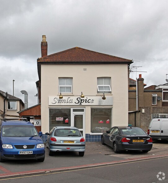 8 Broadway, Woking à louer - Photo principale - Image 1 de 2