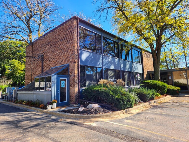 2217 Packard St, Ann Arbor, MI for sale - Building Photo - Image 1 of 3