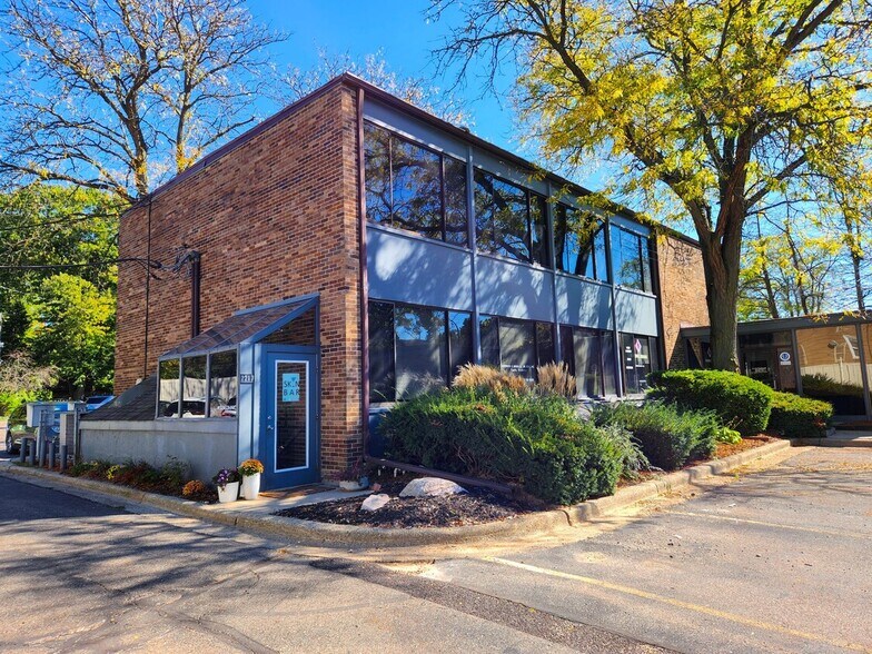 2217 Packard St, Ann Arbor, MI à louer - Photo principale - Image 1 de 29