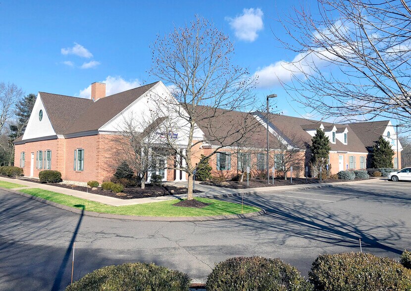 6 Fieldstone Commons, Tolland, CT à louer - Photo du bâtiment - Image 2 de 2