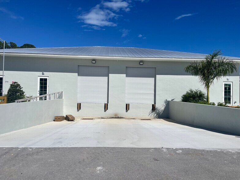 3700 9th St SW, Vero Beach, FL for lease - Building Photo - Image 2 of 14
