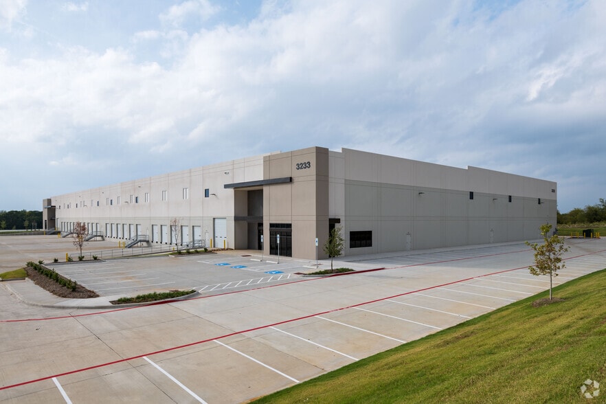 3233 Buda Ln, Fort Worth, TX for lease - Building Photo - Image 1 of 10