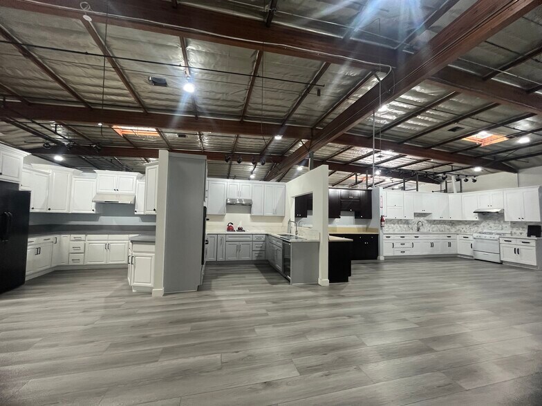 938-940 S Vail Ave, Montebello, CA à louer - Photo du bâtiment - Image 3 de 13