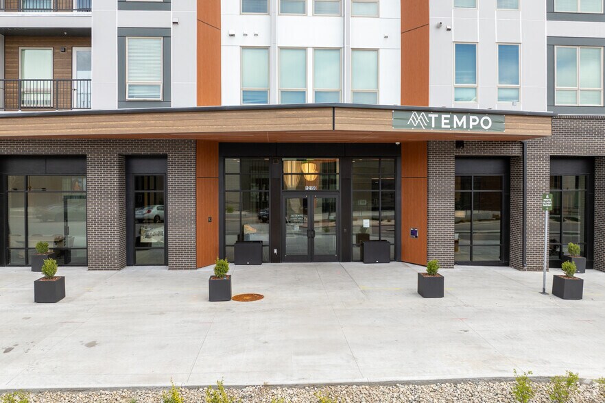 12150 E Dartmouth Ave, Aurora, CO à louer - Photo du bâtiment - Image 3 de 31