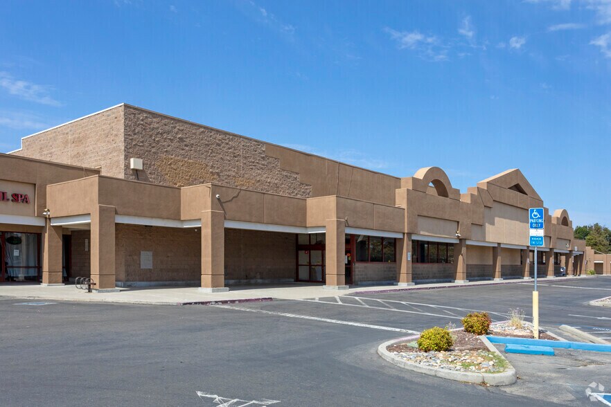 2321 N Tracy Blvd, Tracy, CA à louer - Photo du bâtiment - Image 2 de 9