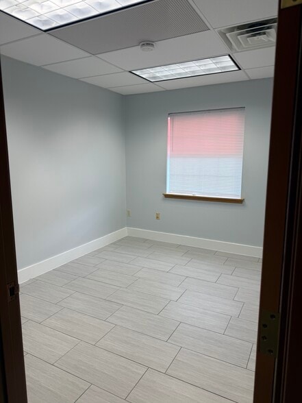 1542 Industrial Dr, Shawano, WI for lease - Interior Photo - Image 2 of 13