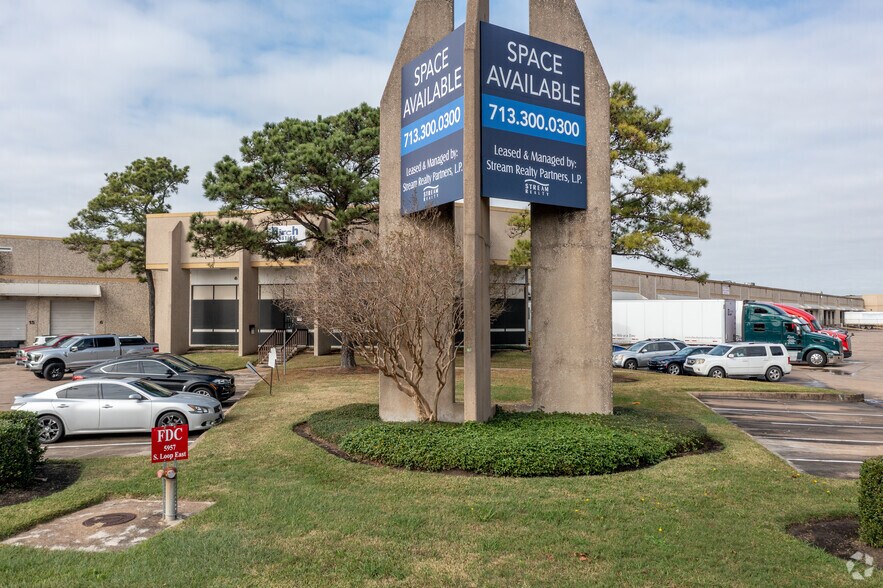 5957-5973 S Loop Fwy E, Houston, TX à louer - Photo du bâtiment - Image 3 de 6