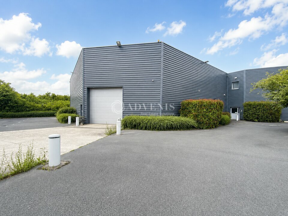 Flex in Magny En Vexin for lease Building Photo- Image 1 of 13
