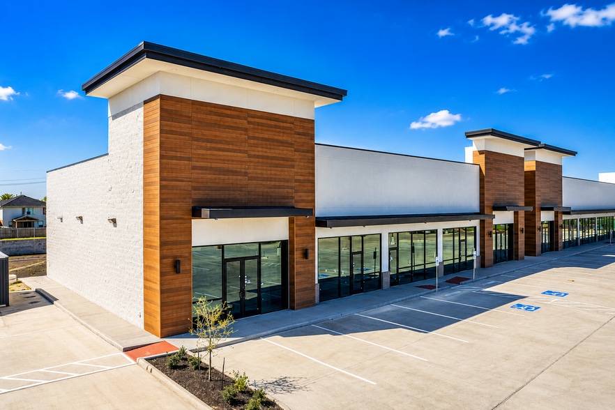 13439 W Bellfort Ave, Sugar Land, TX for lease - Building Photo - Image 1 of 7