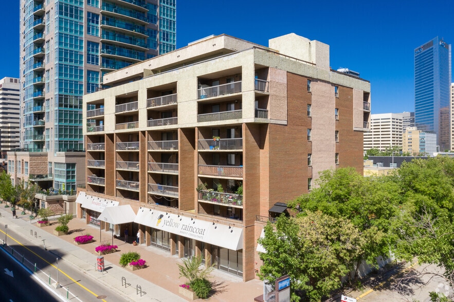 718 12th Ave SW, Calgary, AB à vendre - Photo principale - Image 1 de 4