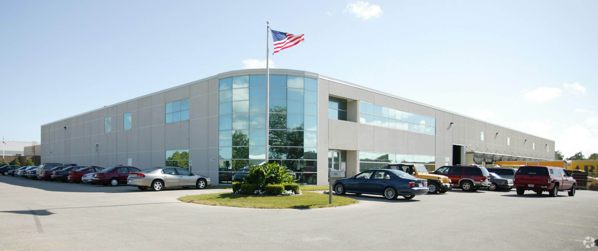 7000 S 10th, Oak Creek, WI à louer Photo principale- Image 1 de 2