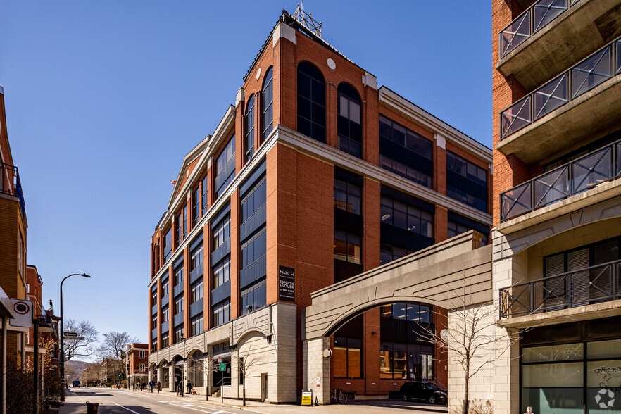 201-211 Av Laurier E, Montréal, QC à louer - Photo du bâtiment - Image 3 de 5