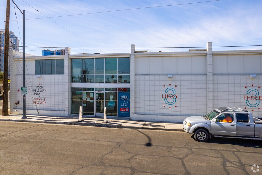 333 W Saint Louis Ave, Las Vegas, NV à louer - Photo du bâtiment - Image 3 de 11