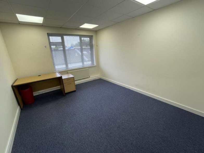 Bridge Rd, Camberley for lease - Interior Photo - Image 2 of 5