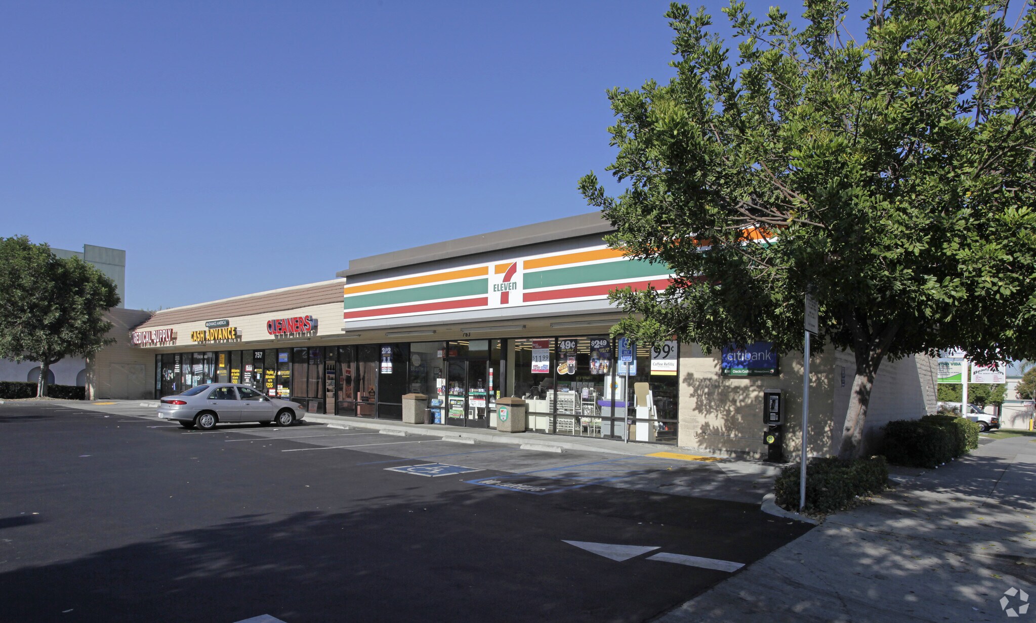 755-763 N Euclid St, Anaheim, CA à louer Photo du bâtiment- Image 1 de 3