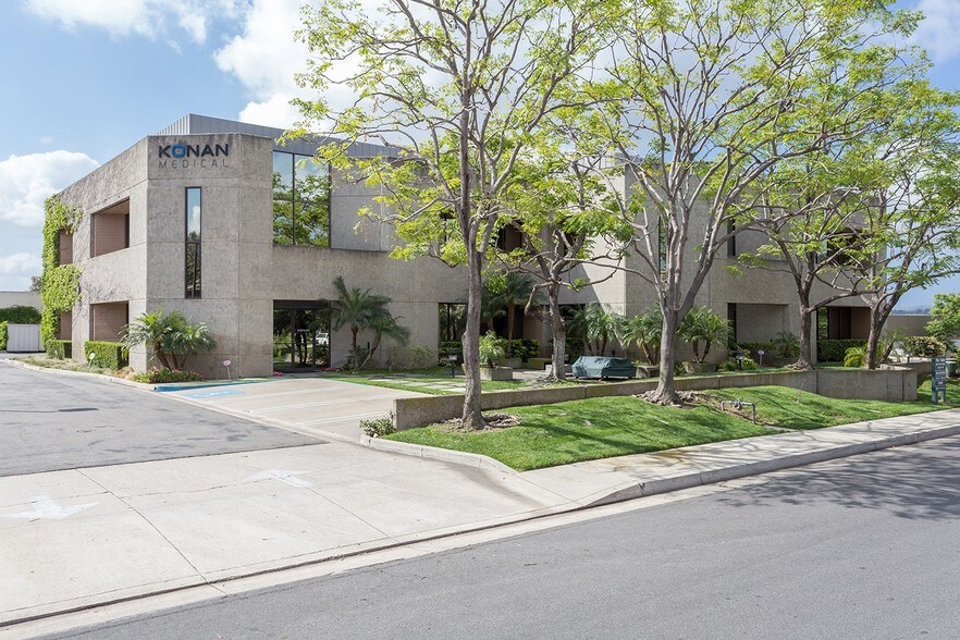 15 Marconi, Irvine, CA à louer - Photo du bâtiment - Image 3 de 13