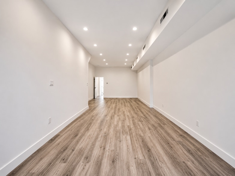 324 Empire Blvd, Brooklyn, NY for lease - Building Photo - Image 2 of 6