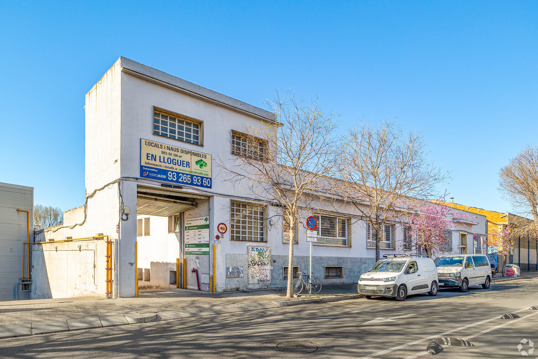 Office/Retail in Barcelona, Barcelona for lease Primary Photo- Image 1 of 3