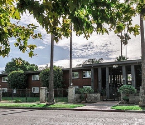 126 E Jamestown St, Stockton, CA à vendre - Photo principale - Image 1 de 12