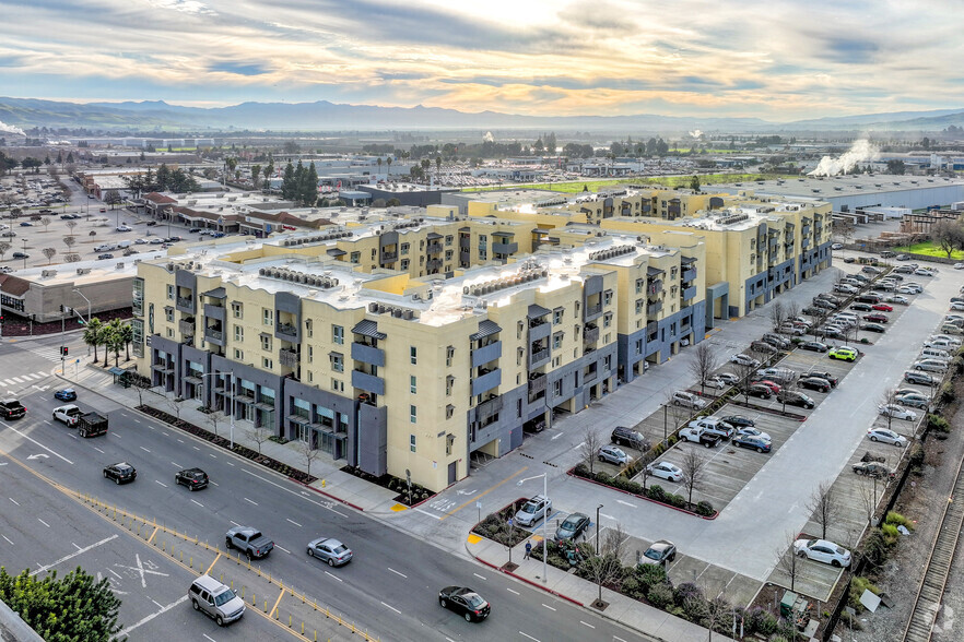 200 E 10th St, Gilroy, CA for lease - Aerial - Image 3 of 16