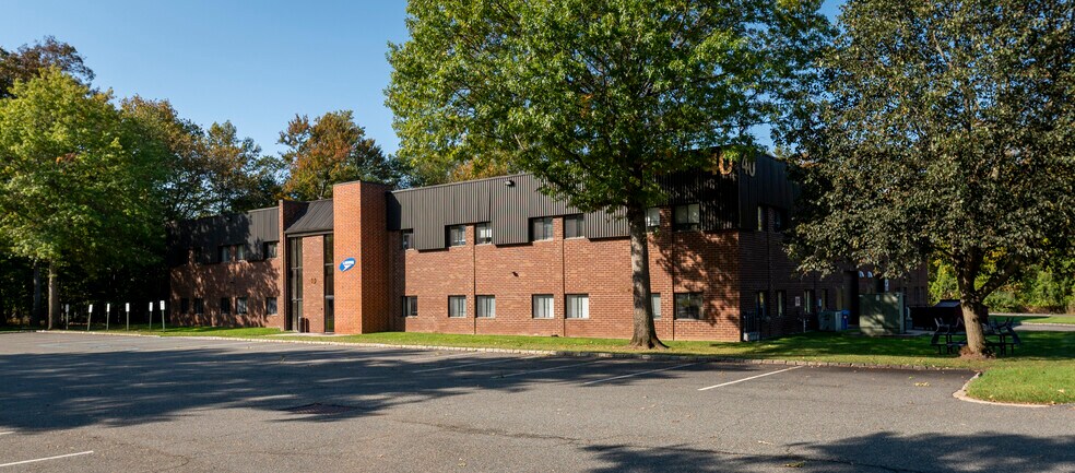 40 Ramland Rd, Orangeburg, NY à louer - Photo du bâtiment - Image 2 de 2