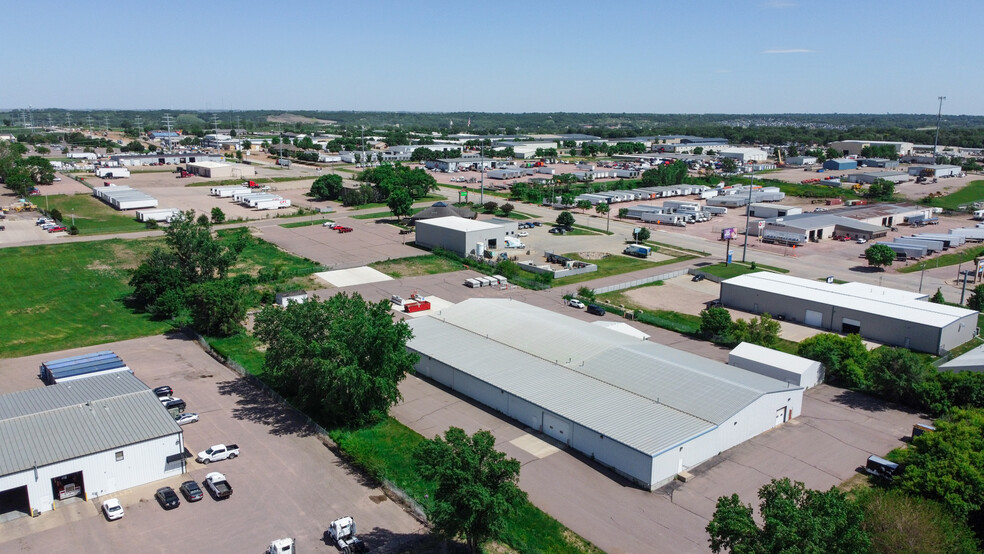 1400 E Benson Rd, Sioux Falls, SD à louer - Photo du bâtiment - Image 3 de 8