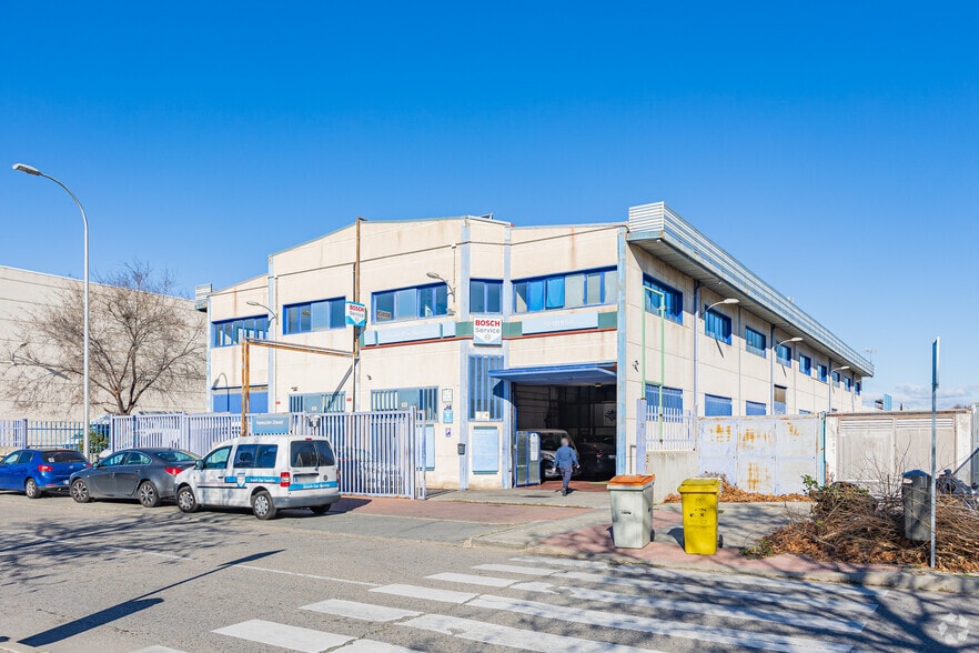 Industrial in Madrid, Madrid for sale - Building Photo - Image 2 of 3