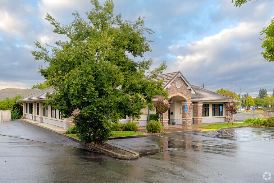 6806 Fallsbrook Ct, Granite Bay, CA for sale - Building Photo - Image 3 of 3