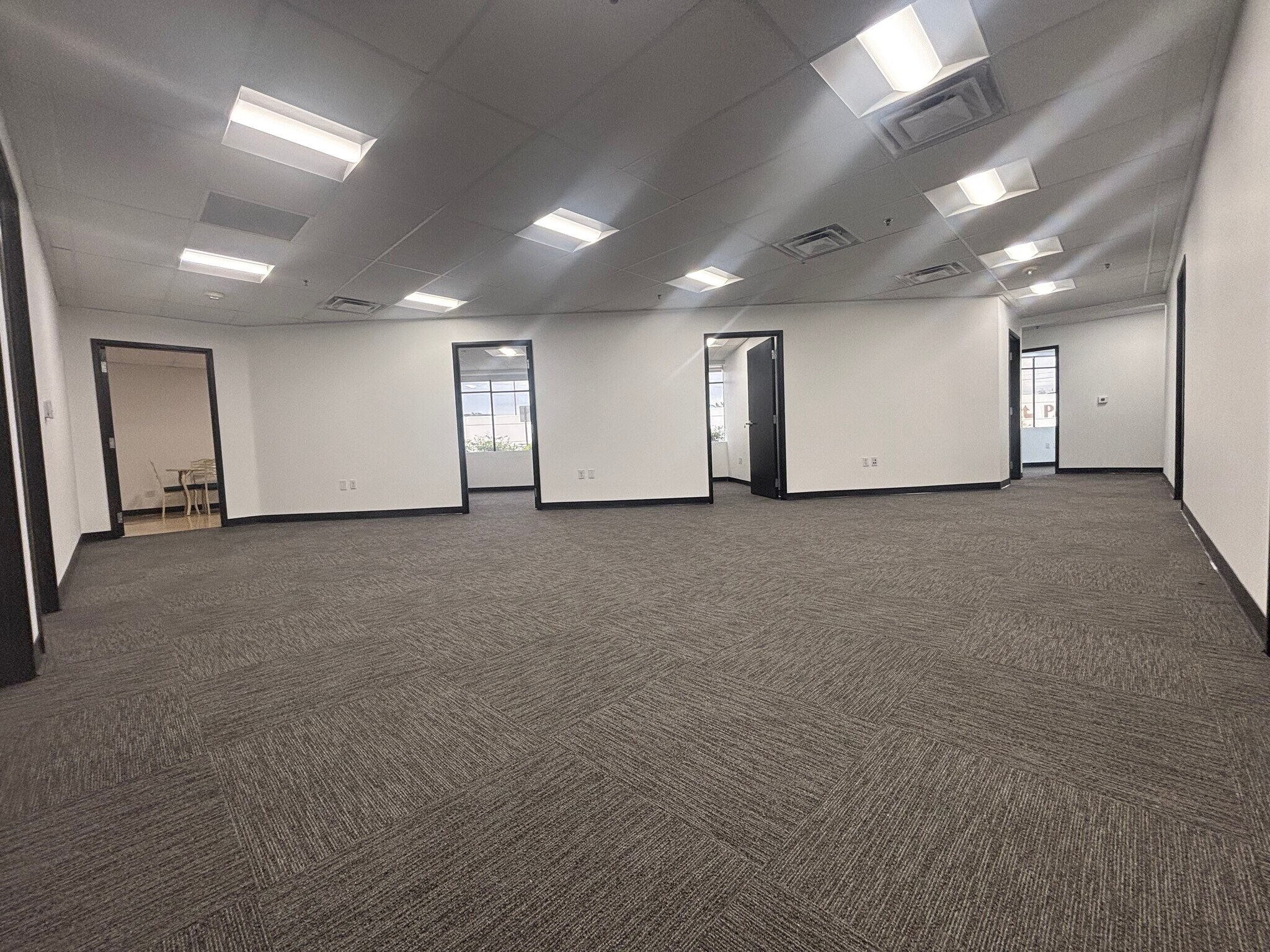 2080 E Flamingo Rd, Las Vegas, NV à louer Photo intérieure- Image 1 de 7