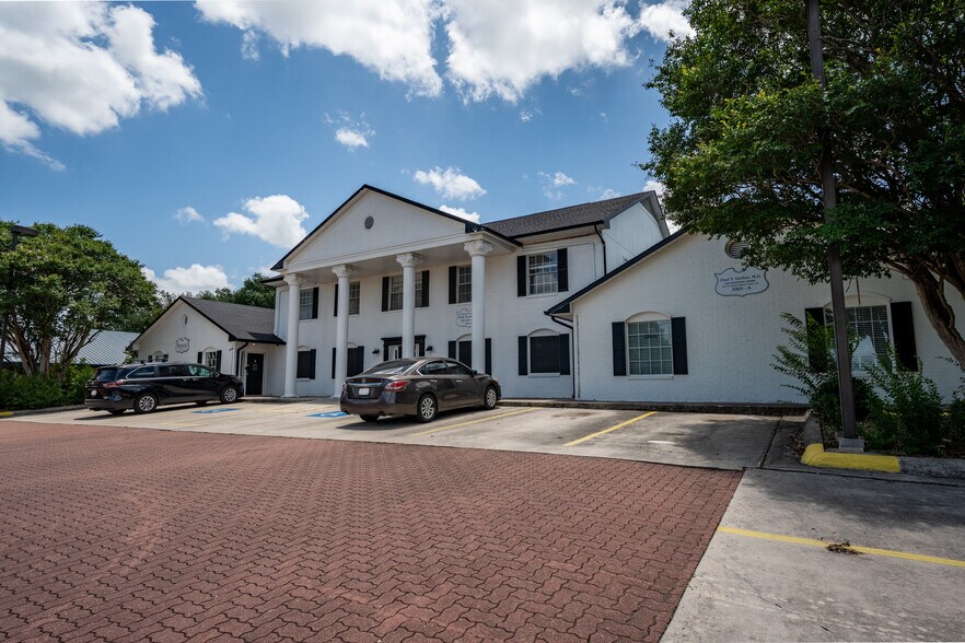 2003 Medical Pky, San Marcos, TX à vendre - Photo du bâtiment - Image 3 de 41