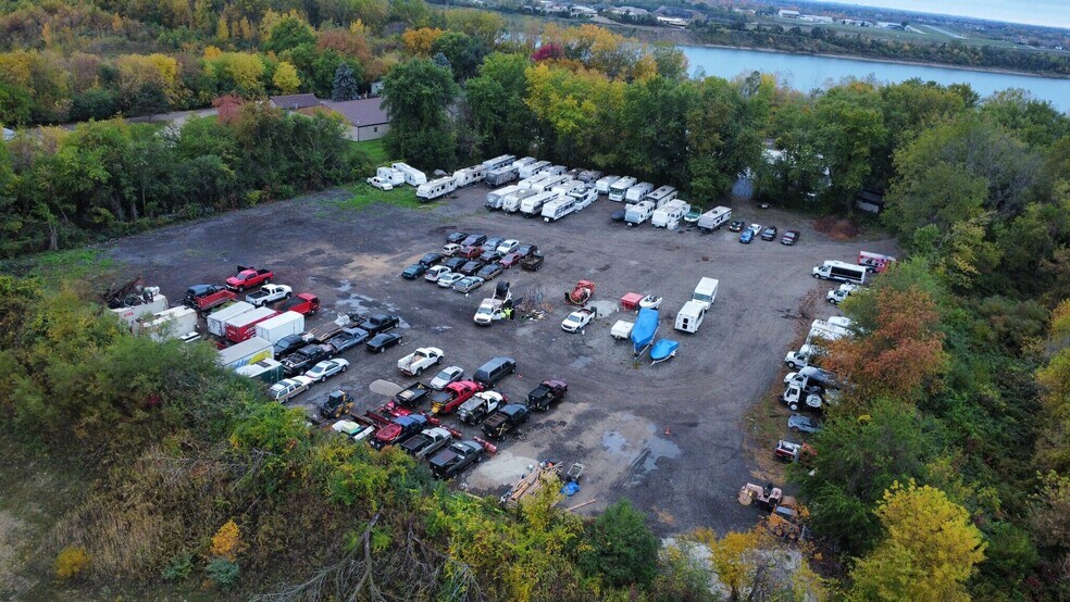 8300 Pingree Rd, Lake In The Hills, IL à louer - Photo du bâtiment - Image 2 de 3