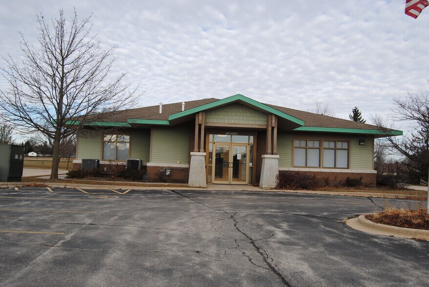 20566 Main st, Jackson, WI à vendre - Photo du bâtiment - Image 1 de 24