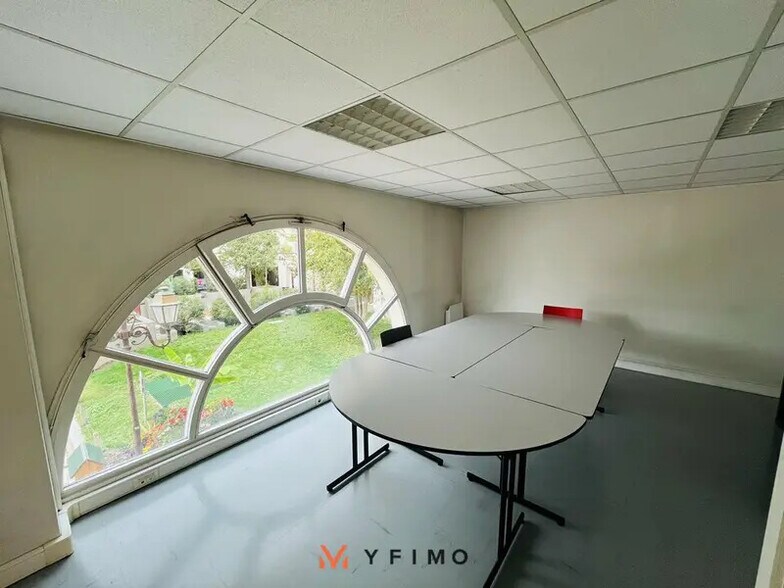 Bureau dans Poissy à louer - Photo intérieure - Image 2 de 3