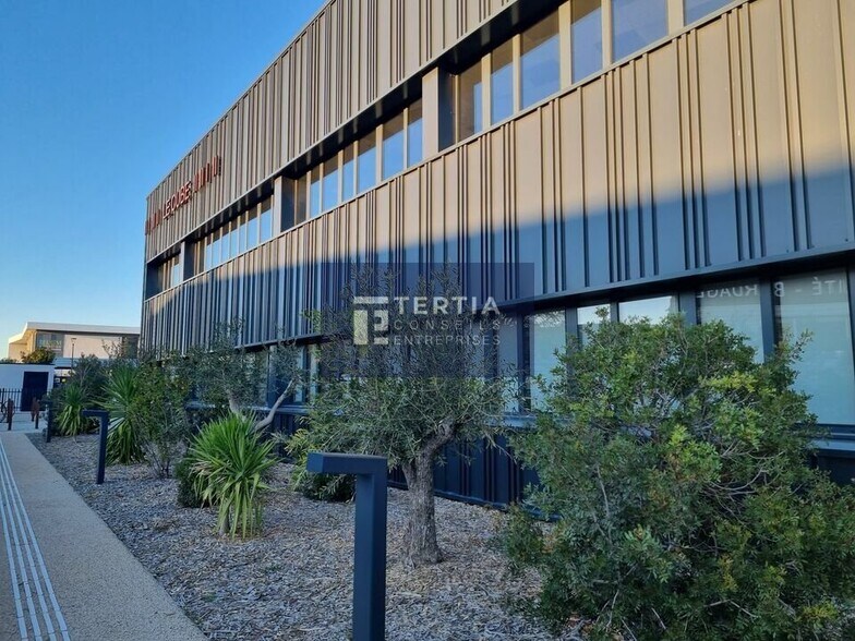 Office in Mauguio for lease - Building Photo - Image 1 of 9