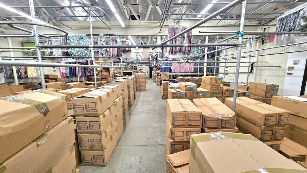 929 E 14th St, Los Angeles, CA à louer - Photo du bâtiment - Image 2 de 13