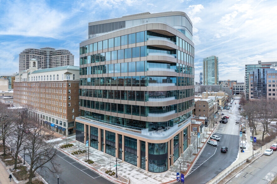 710 Clark St, Evanston, IL for lease - Primary Photo - Image 1 of 18