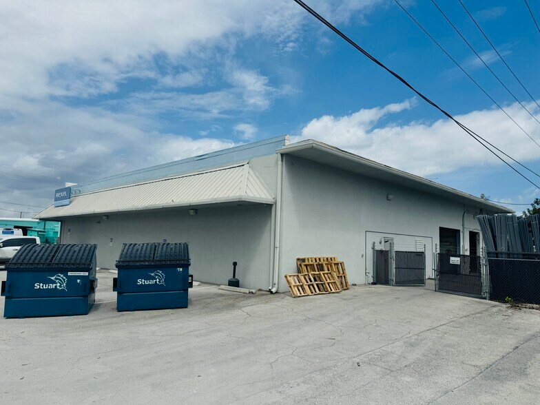 1251 SE Dixie Cutoff Rd, Stuart, FL à vendre - Photo du bâtiment - Image 3 de 5