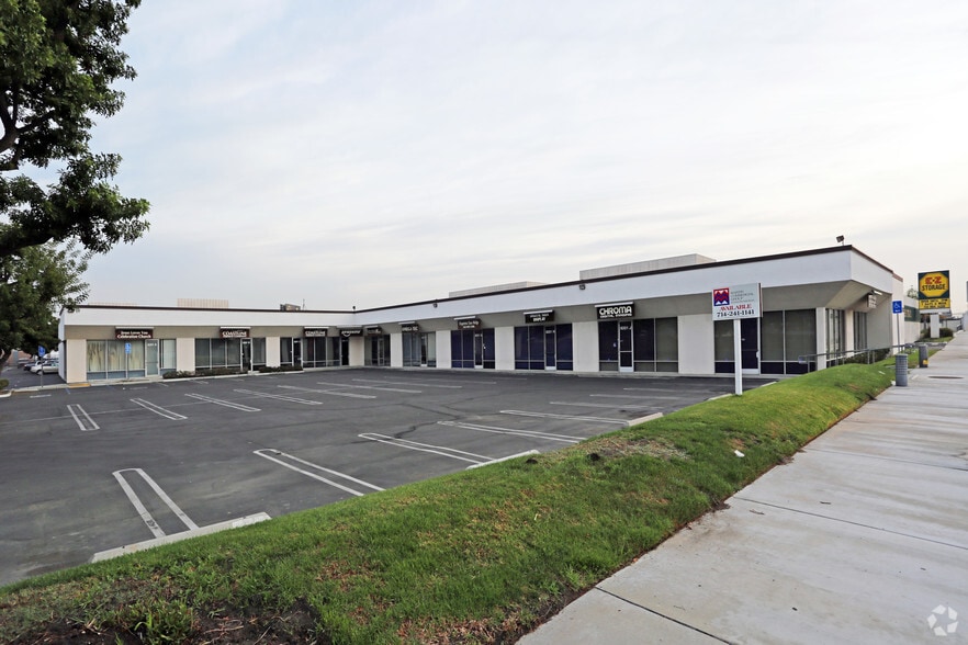 8201 Orangethorpe Ave, Buena Park, CA for lease - Building Photo - Image 2 of 6