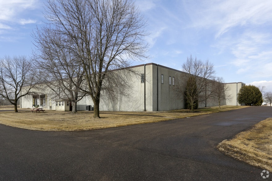 1325 S Frandsen Ave S, Rush City, MN à louer - Photo du bâtiment - Image 2 de 11