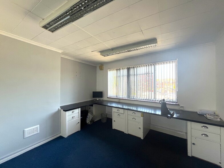 35 Woodside Rd, Amersham à louer - Photo du bâtiment - Image 3 de 3