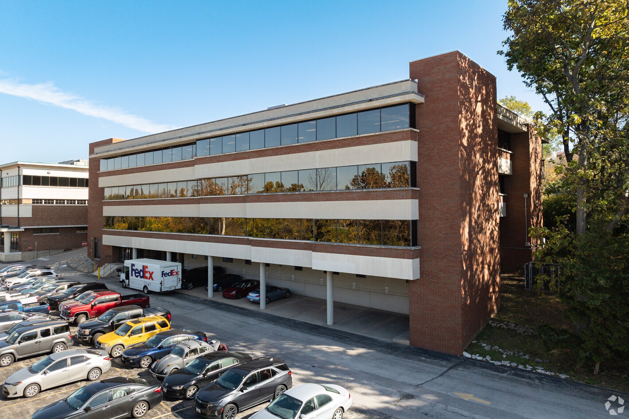 345 Marshall Ave, Webster Groves, MO à louer Photo principale- Image 1 de 21